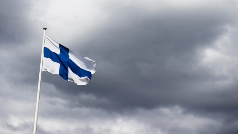 finland-flag-photography-997611_1920