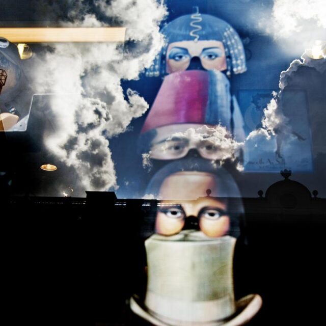 refleksjoner-i-butikkvindu-1200px