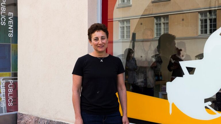 Porträtt av Mona Marzouk