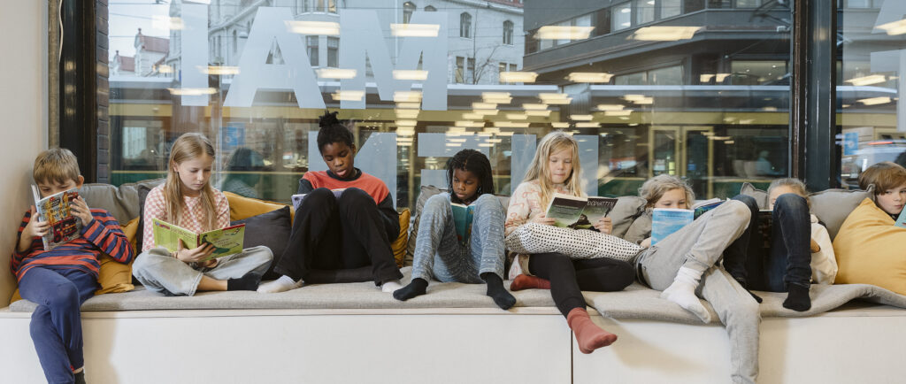 Reading children in the Library